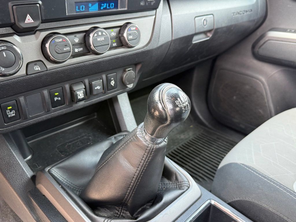 Used 2022 Toyota Tacoma TRD Off-Road w/ Technology Package AWD/4WD image 22