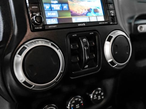 Used 2015 Jeep Wrangler Unlimited Sahara w/ Connectivity Group image 28