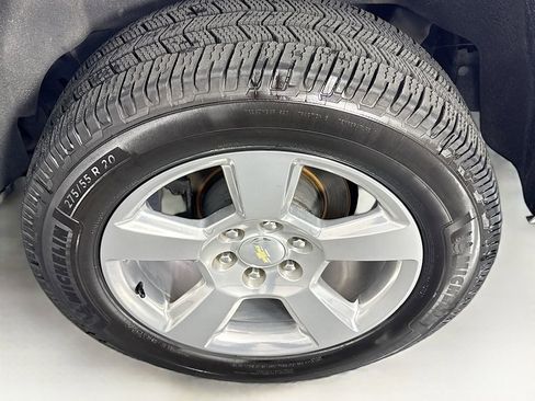 Used 2018 Chevrolet Suburban LT image 34