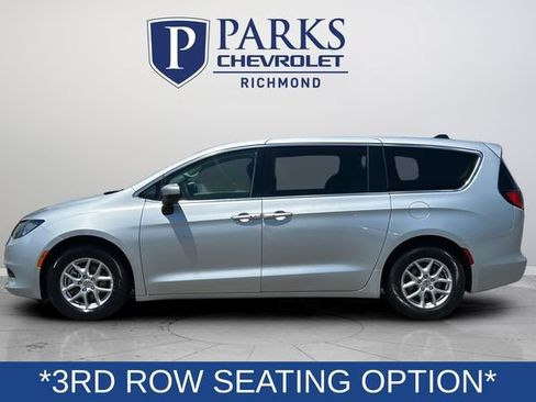 Used 2023 Chrysler Voyager LX FWD image 4