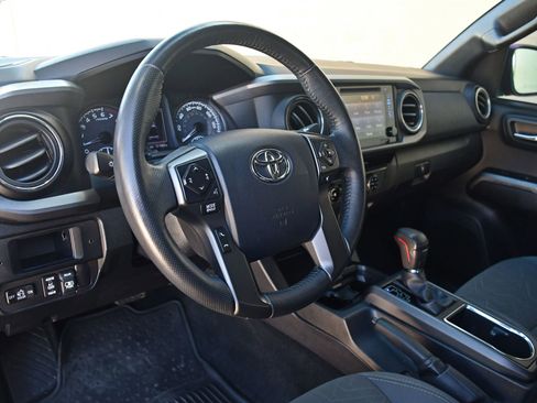 Used 2017 Toyota Tacoma TRD Off-Road AWD/4WD image 24