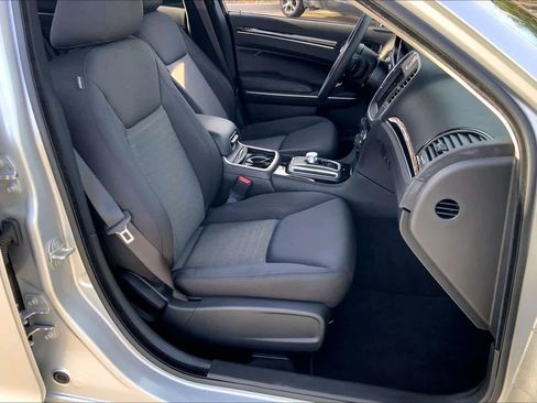 Used 2023 Chrysler 300 Touring w/ Sport Appearance Package image 9