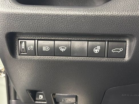 Used 2022 Toyota RAV4 XLE Premium AWD/4WD image 31