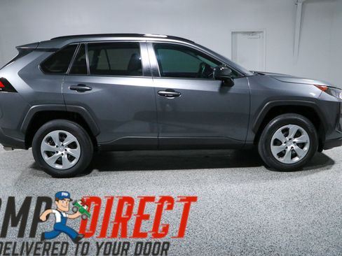 Used 2021 Toyota RAV4 LE FWD image 6