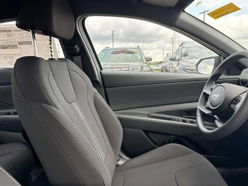 New 2026 Hyundai Elantra SEL FWD image 15