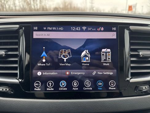 Used 2018 Chrysler Pacifica Touring-L Plus w/ Advanced Safetytec Group image 25