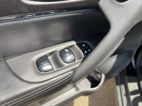 Used 2019 Nissan Rogue SV AWD/4WD image 14