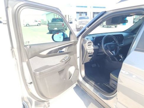 Certified 2025 Chevrolet TrailBlazer ACTIV w/ Driver Confidence Package FWD image 32