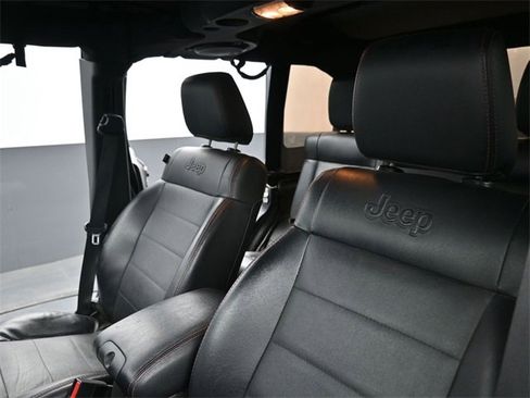 Used 2012 Jeep Wrangler Unlimited Sahara image 11