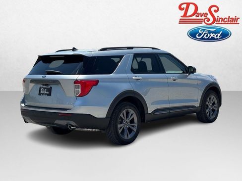 Used 2024 Ford Explorer XLT w/ Equipment Group 202A AWD/4WD image 7