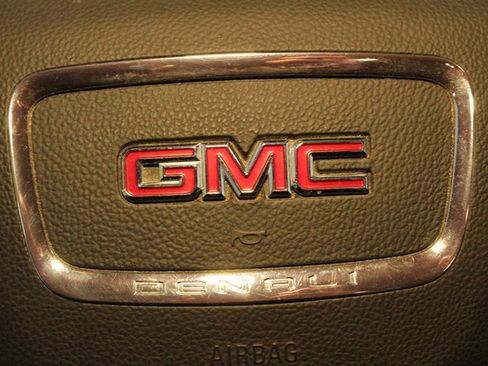 Used 2022 GMC Canyon Denali w/ Denali Black Edition Package image 10