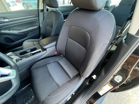 Used 2025 Nissan Altima 2.5 SV FWD image 32