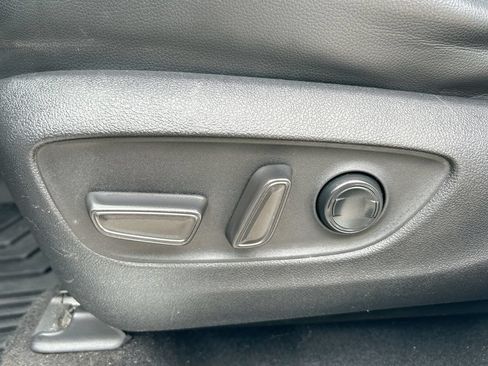 Used 2022 Toyota Highlander Limited FWD image 12