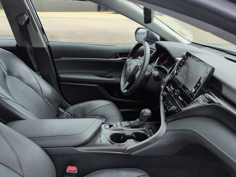 Used 2024 Toyota Camry XSE FWD image 7