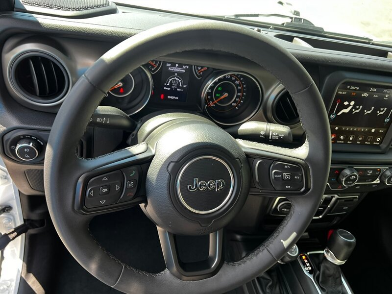 Used 2023 Jeep Gladiator Sport AWD/4WD image 26