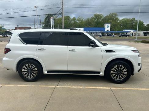 Used 2023 Nissan Armada SL image 4