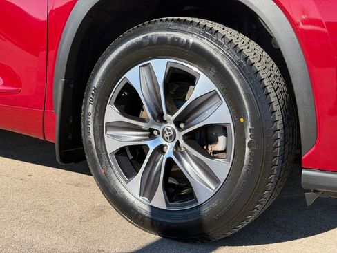 Used 2022 Toyota Highlander XLE image 27