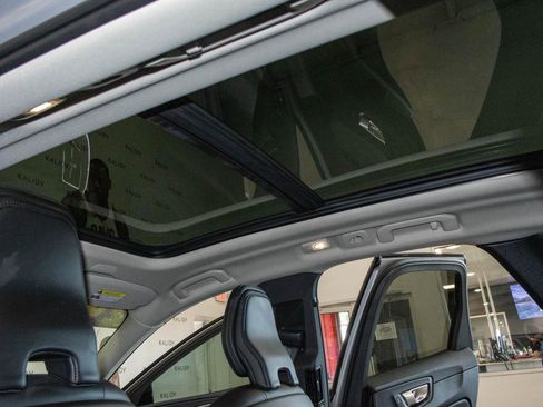 Used 2024 Volvo XC60 B5 Core image 14