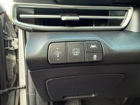 Used 2023 Hyundai Elantra Limited FWD image 29