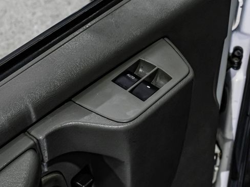 Used 2014 Chevrolet Express 2500 RWD image 35