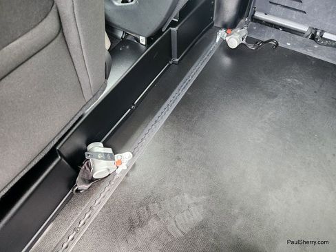 Used 2022 Chrysler Voyager LX image 50