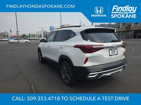 Used 2023 Kia Seltos S w/ Navigation Package AWD/4WD image 3
