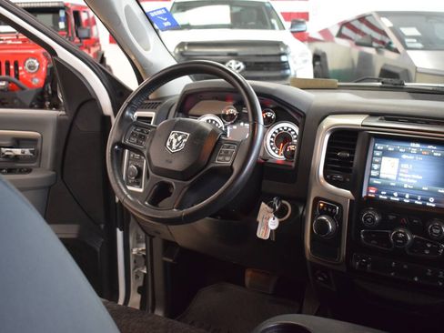 Used 2018 RAM 1500 Big Horn RWD image 37
