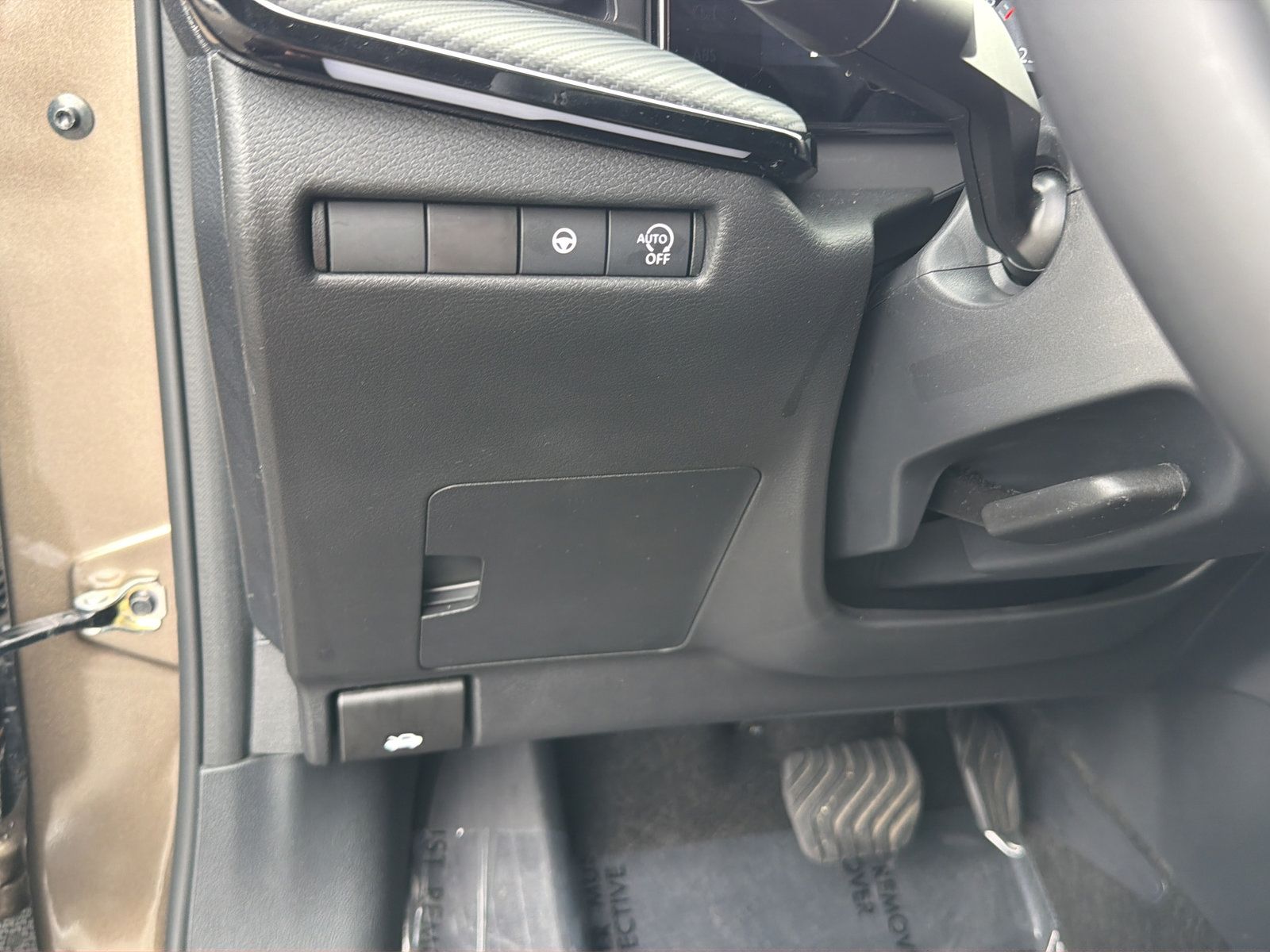 Certified 2025 Nissan Kicks SR FWD image 19