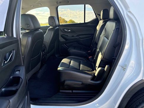 Used 2020 Chevrolet Traverse LT w/ LT Premium Package image 24