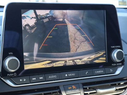 Used 2025 Nissan Altima 2.5 SV FWD image 12