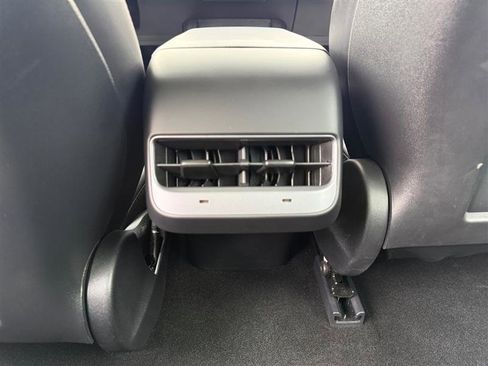 Used 2023 Tesla Model 3 Standard Range image 38