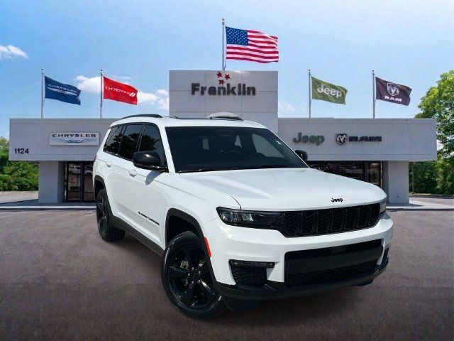 Used 2025 Jeep Grand Cherokee L Limited w/ Black Appearance Package AWD/4WD image 1