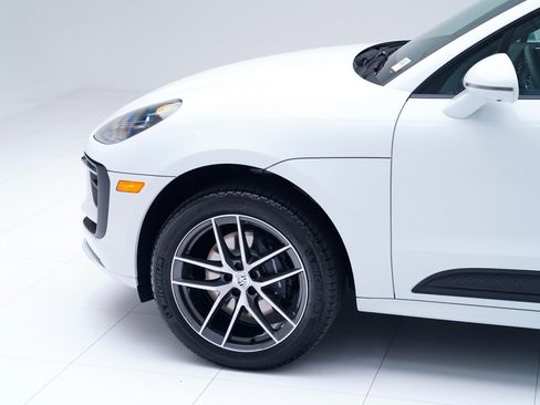 Certified 2026 Porsche Macan AWD/4WD image 11