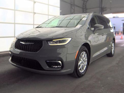 Used 2022 Chrysler Pacifica Touring-L FWD image 1