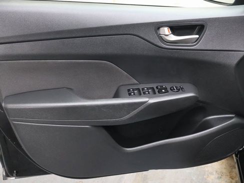 Used 2021 Hyundai Accent SE image 16