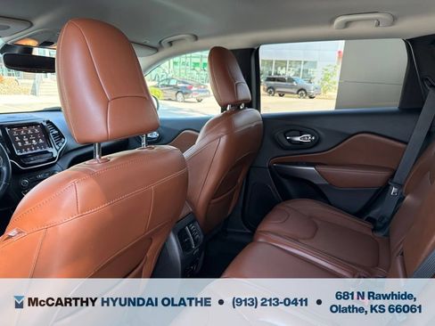Used 2019 Jeep Cherokee Overland AWD/4WD image 23