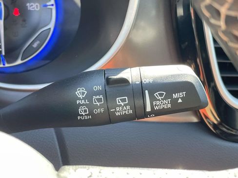 Used 2025 Chrysler Pacifica Select FWD image 30