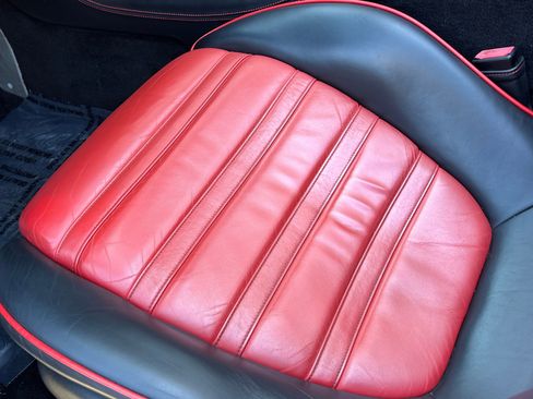 Used 2010 Ferrari California RWD image 31