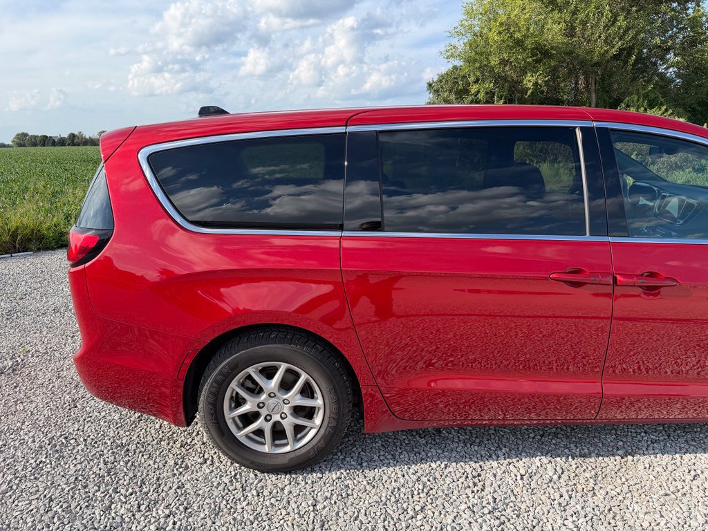 Used 2025 Chrysler Pacifica Select FWD image 23
