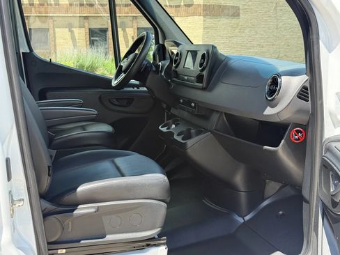 Used 2020 Mercedes-Benz Sprinter 1500 w/ Driver Convenience Package image 12