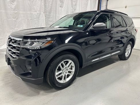 Used 2025 Ford Explorer Active image 3