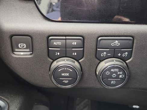 Used 2024 Chevrolet Silverado 1500 LT Trail Boss w/ Protection Package AWD/4WD image 27