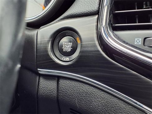 Used 2019 Jeep Grand Cherokee Limited image 17