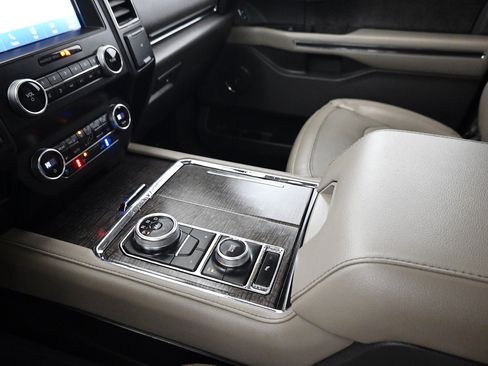 Used 2021 Ford Expedition Max Limited image 21