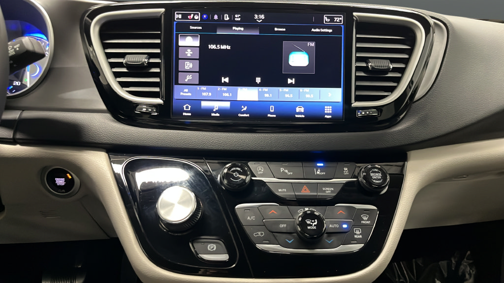 Used 2024 Chrysler Pacifica Touring-L FWD image 12