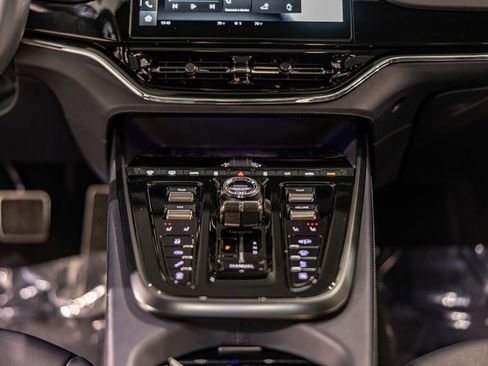 Used 2025 Aston Martin DBX 707 image 41