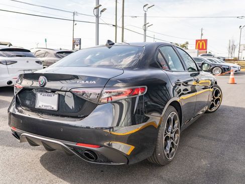 New 2025 Alfa Romeo Giulia w/ Veloce Package Rwd image 9