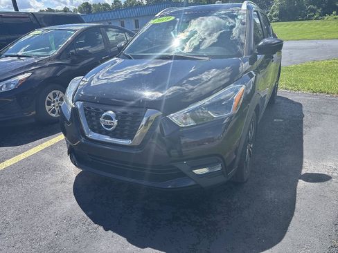Used 2019 Nissan Kicks SR w/ SR Premium Package FWD image 16