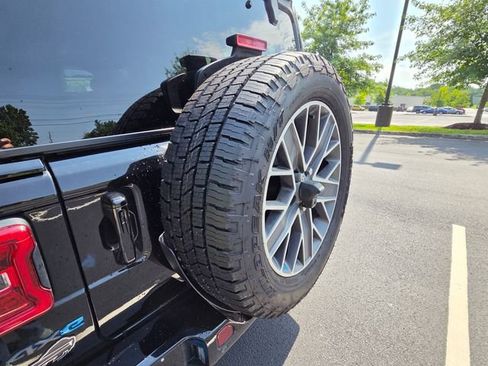 Used 2023 Jeep Wrangler Unlimited Sahara AWD/4WD image 32