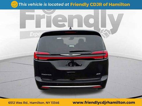 New 2026 Chrysler Pacifica Select image 4